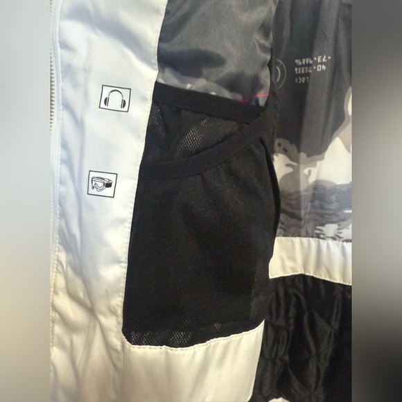 ZeroXposur White and Black Ski Jacket - Picture 8 of 10